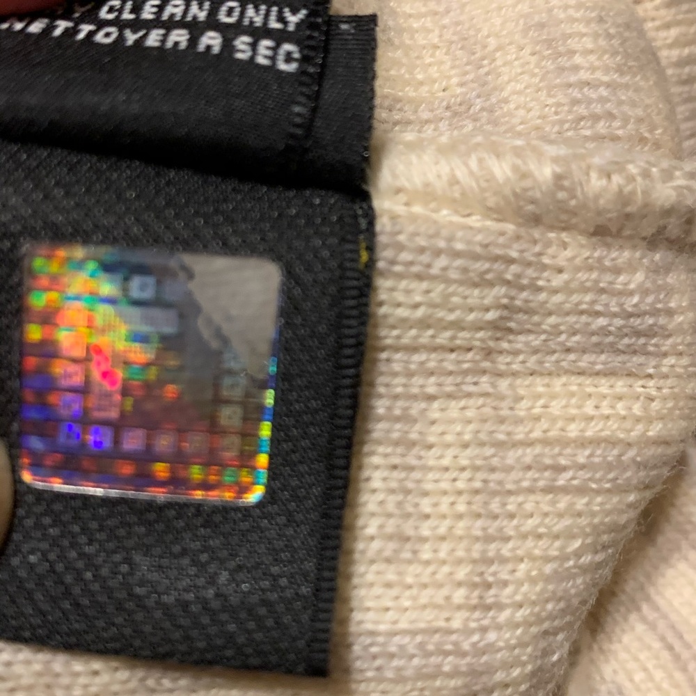 SOLD** FENDI Vintage  Knit Beanie Hat Ivory & light grey FF - Picture 6 of 15